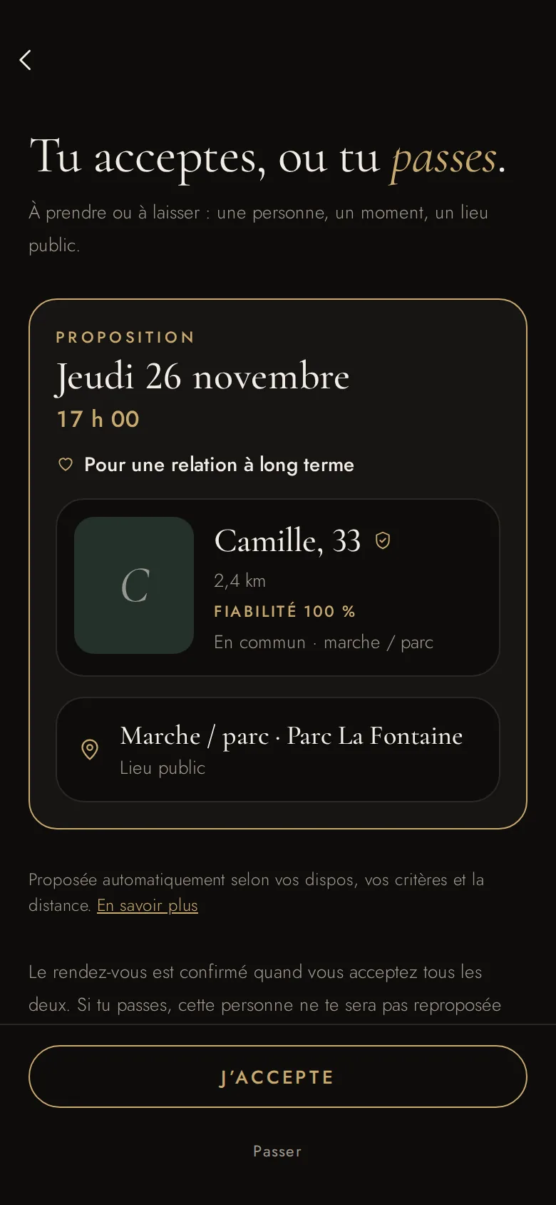 Écran de l’app : une proposition, avec la personne, le moment et le lieu public : J’accepte ou Passer